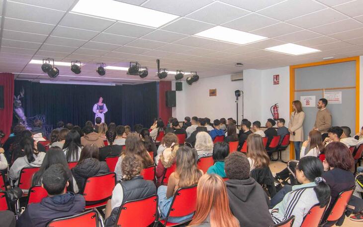 Más de 700 estudiantes de ESO y Bachillerato se acercan al teatro con el ciclo ‘Joves Espectadors’